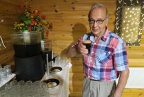 Tei-Tuvalla ruokailemassa