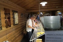 Tei-Tuvalla ruokailemassa